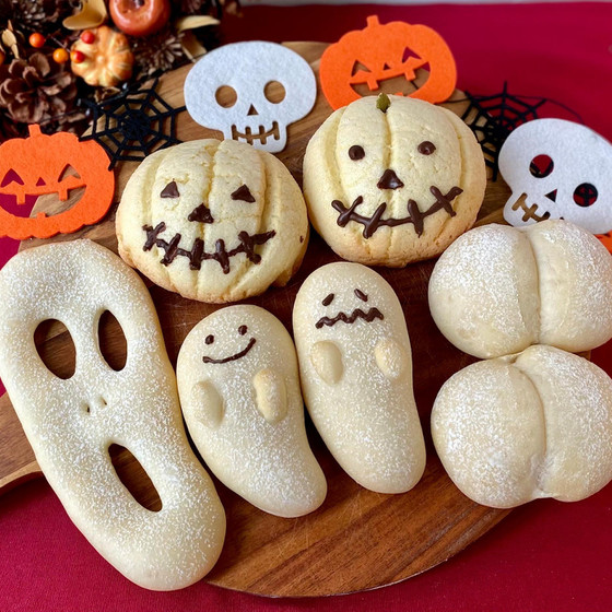 ハロウィンのパン3種類！とハイジの白パン　自家製酒種酵母で。