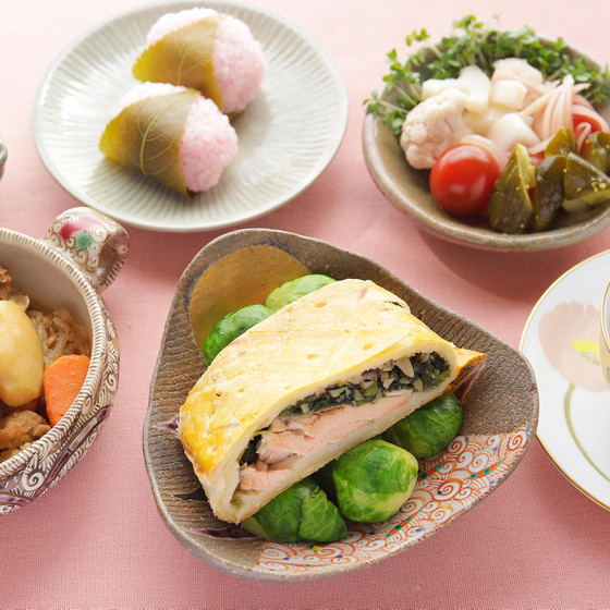 サーモンのパイ包み焼きをメインに、新年度のスタートを祝う、春のご馳走献立！日々の役立つ常備菜も満載です！