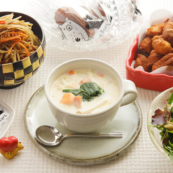 鮭のクリームシチューで身も心も温まろう。日常にもしっかり役立つ、美味しい〜っの笑顔が見れる、愛たっぷりのバレンタイン献立。