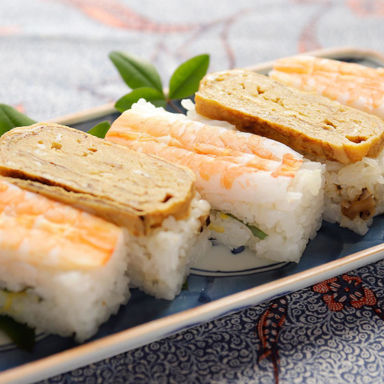 海老と甘い厚焼き卵の箱寿司