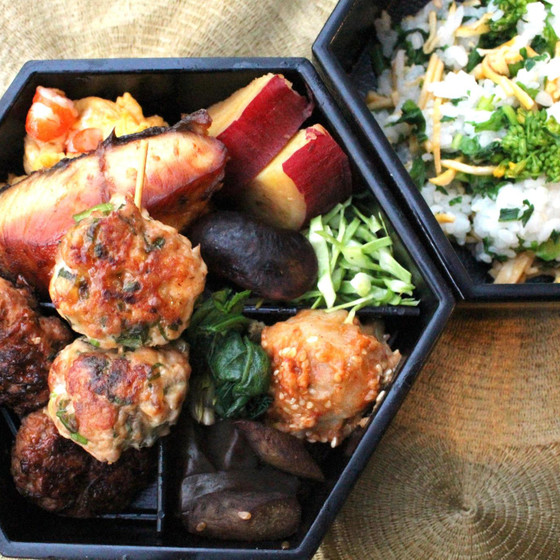 お弁当第二弾！つくね、塩味、タレ味」の二種類。おかず７品