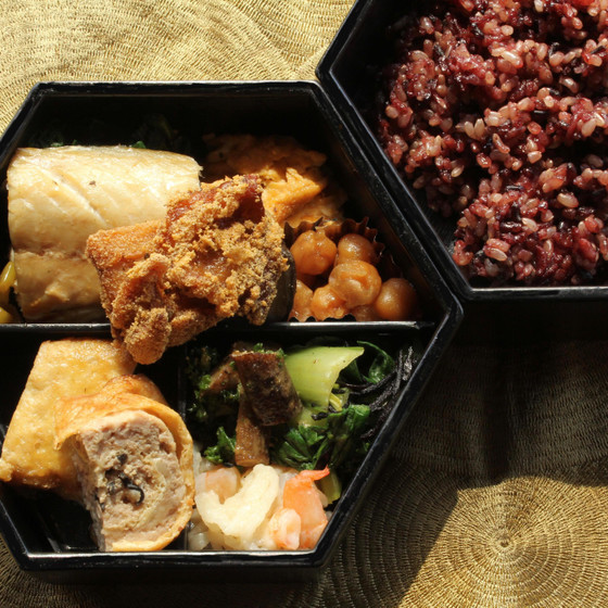 リクエストお弁当第一弾　基本のお惣菜！唐揚げ、照り焼き、ひじきの煮物、切り干し大根、卵焼き、胡麻あえ、煮豆