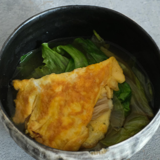 レタスと卵餃子のスープ