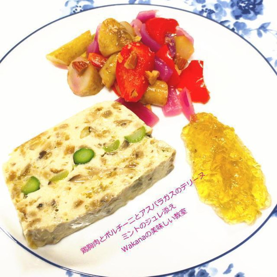 ポルチーニ香る生クリーム入りの柔らかな食感。ジュレ添え