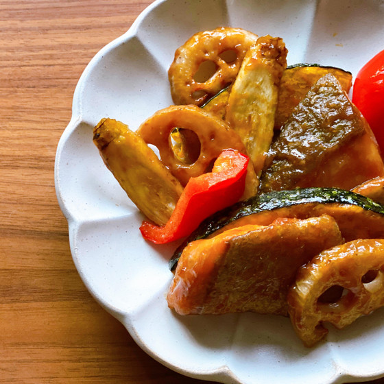 黒酢仕立ての秋鮭と根菜の甘辛揚げ♪