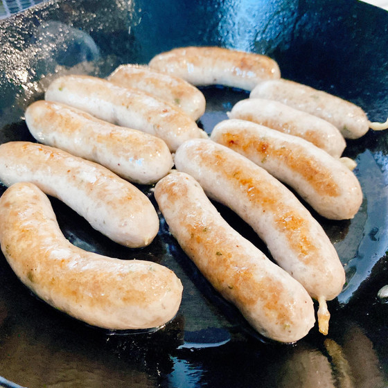 焼き立てをホットドックにしてご試食タイム♪