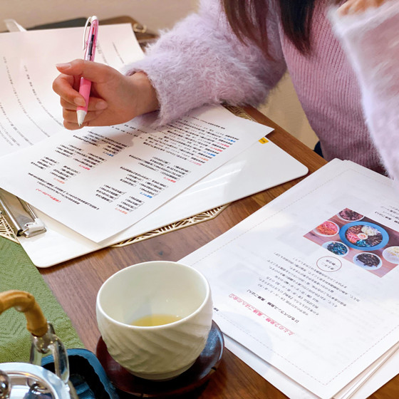 座学で［中医学］の基本を学びます。