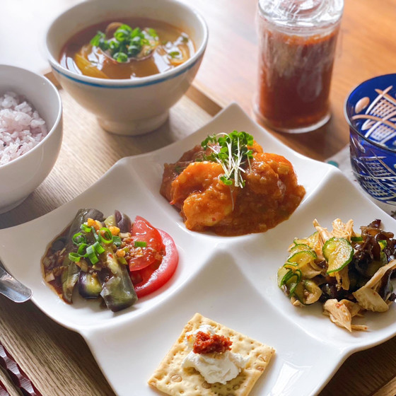 お楽しみの《エビチリ定食》