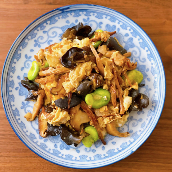 むくみ・貧血予防！金針菜と黒きくらげの卵炒め