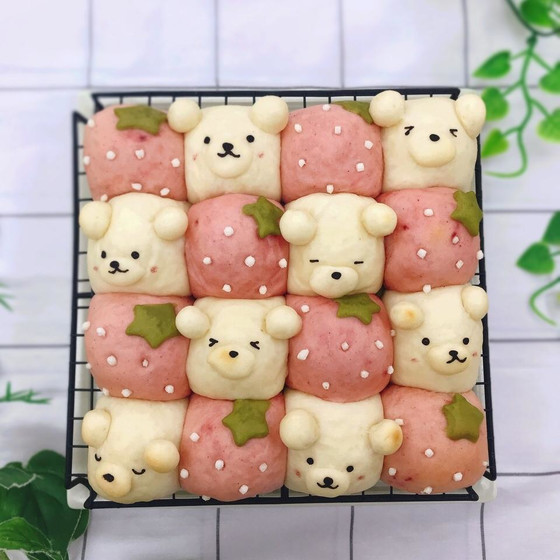 苺とシロクマの練乳ミルクちぎりパン
