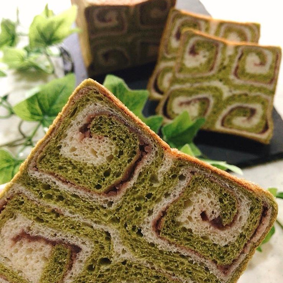 抹茶アンコのうずまき食パン