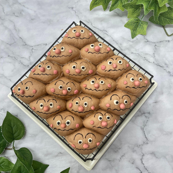 カレーパンマンだらけのちぎりパン