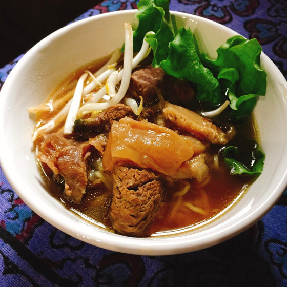 牛肉の煮込みスープ（ヌアトゥーン）＆オースワン（牡蠣のとろとろ卵とじ）&ココナッツ餡団子（カノム　トム）