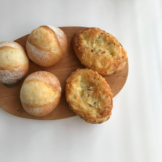 特別レッスン/ オニオンチーズブレッドと、まるパン