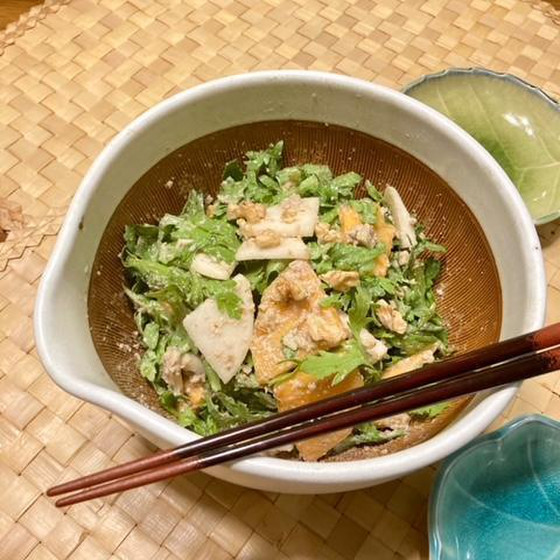 柿と春菊の胡桃和え