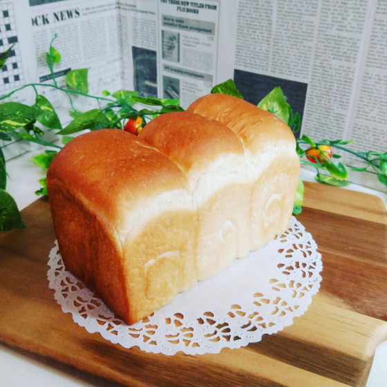 手ごねの食パン