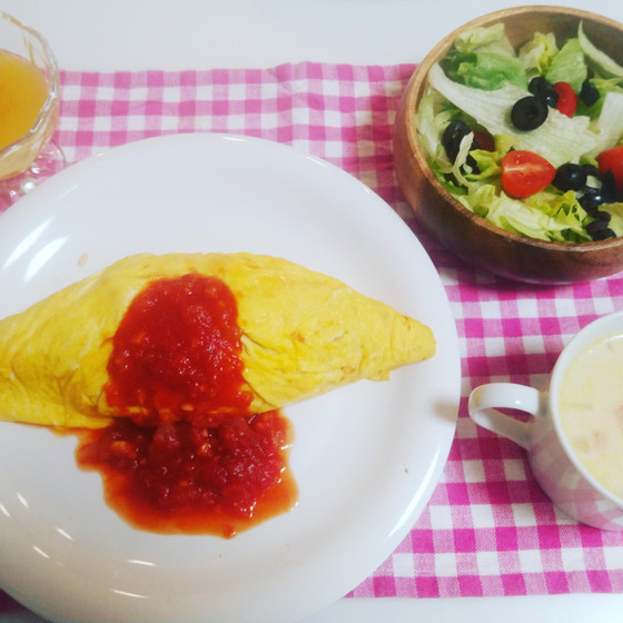 手作りトマトソースのオムライス