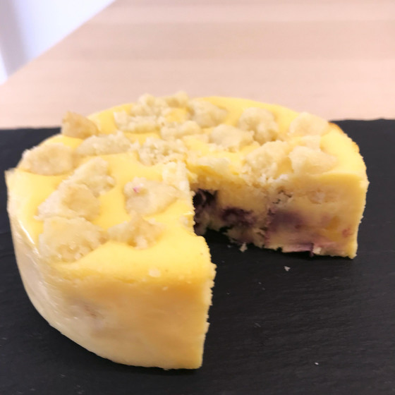 『パイナップルとカシスのチーズケーキ』