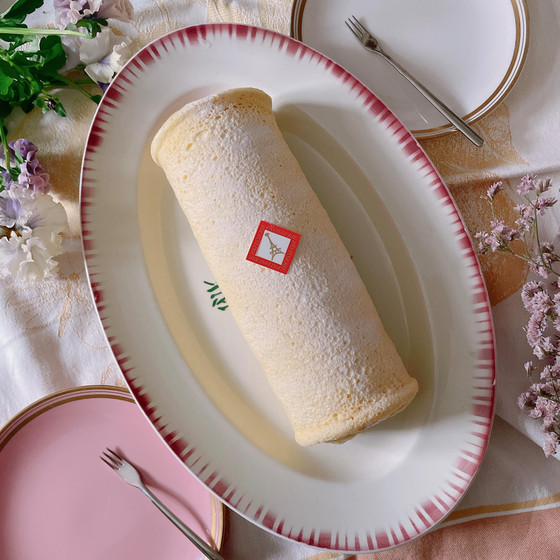 苺のロールケーキ
