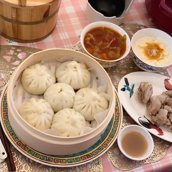 ふわふわ肉まんと香港のボルシチにサンドジンジャーチキ