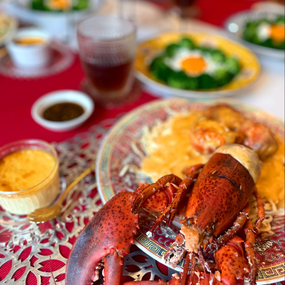丸ごとロブスターの宮廷料理