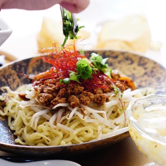 病みつき汁なし坦々麺、蜂蜜ペッパー手羽、揚げ蝦ワンタンコース