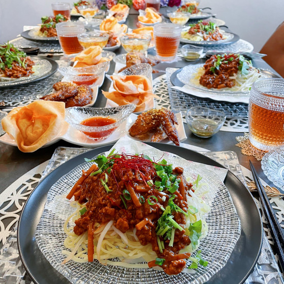 病みつき汁なし坦々麺、蜂蜜ペッパー手羽、揚げ蝦ワンタンコース