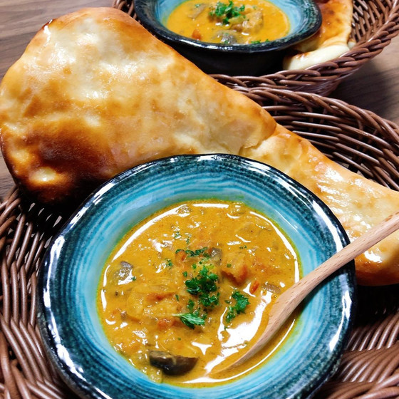 【　7・8月手ごねパンレッスン　ナン ＆ ココナッツチキンカレー