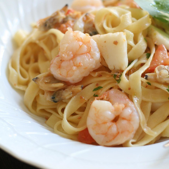【秋限定オンライン体験会】おうちごはんがレストランになる！アヒージョ風魚介のパスタ　先着1名さま限定割り引き