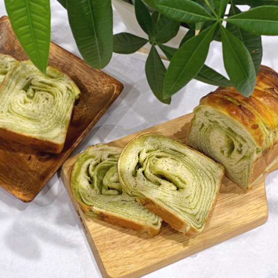 抹茶の折り込み食パン（低温長時間発酵のパン）