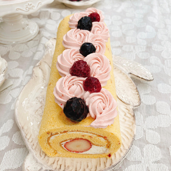 春色可愛いロールケーキ