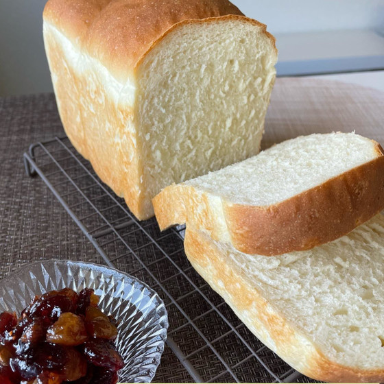 湯だね食パン（国産強力粉）とドライフルーツコンポート