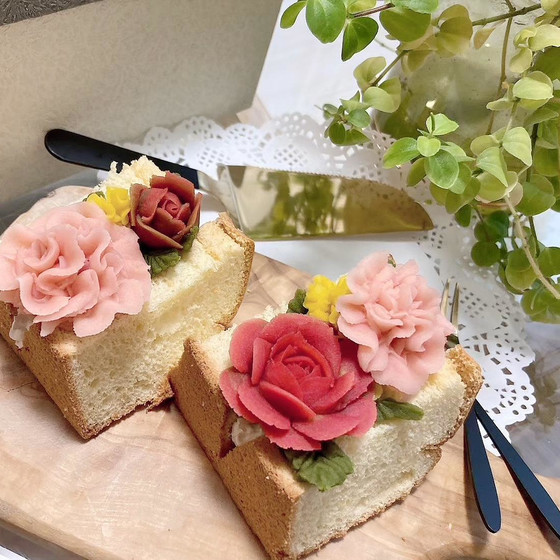 【母の日に！】カーネーションとバラのシフォンケーキサンド
