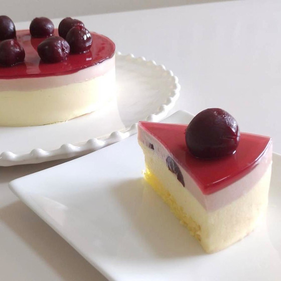 ダークチェリーのチーズケーキ と ガトーポムキャラメリゼ