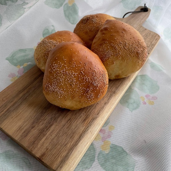 ごろっと一粒　渋皮煮の栗あんぱん