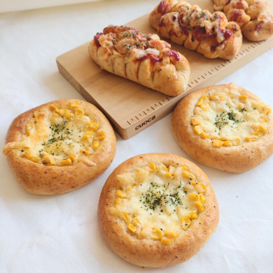 全粒粉入り生地で作るお総菜パン2種、ウインナーマスタード＆コーンマヨ