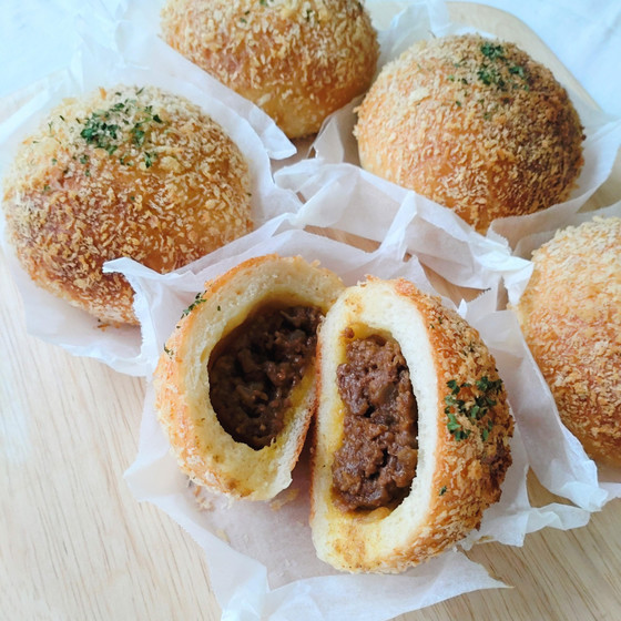 【6・7月】焼きキーマカレーパン