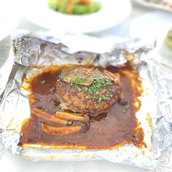 包み焼きハンバーグ　デミグラスソース