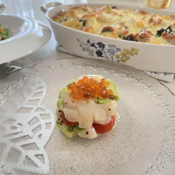前菜　おしゃれなホタテとアボカドのタルタル