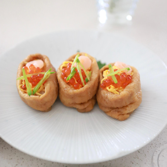 飾り華やかいなり寿司