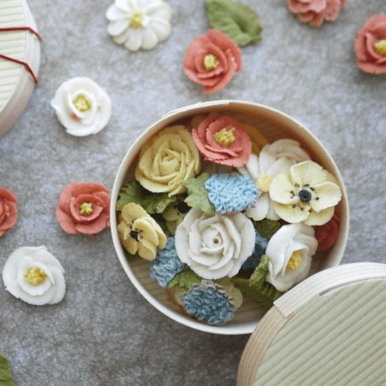 あんこのお花クッキーレッスン/バレンタインにもぴったりのハート型の箱も選べます♪ ※絞るお花は変更になる可能性あり