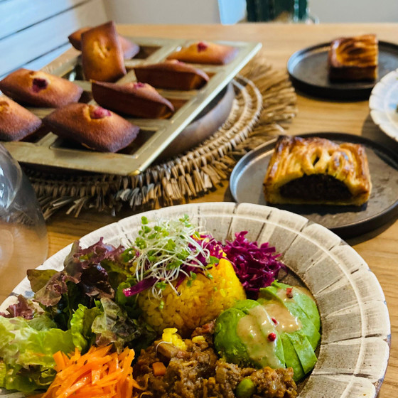 cafeごはんとお菓子教室お選びください　マドレーヌ２種又はマラサダドーナツ又はえびマサラカレー又は基礎料理