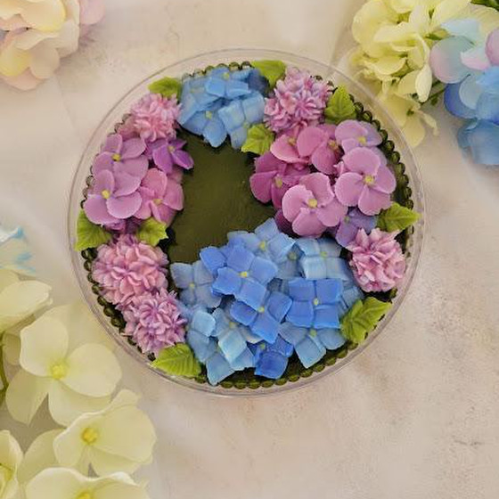 あんこのお花  季節のお花絞りレッスン（紫陽花を2色の水ようかんに飾ります。レシピ付き）