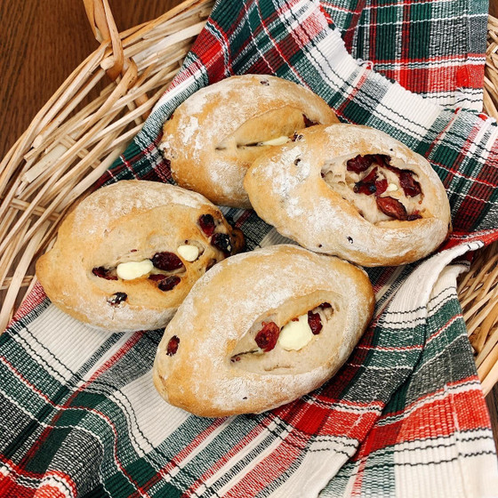 クリームチーズとクランベリーのパン