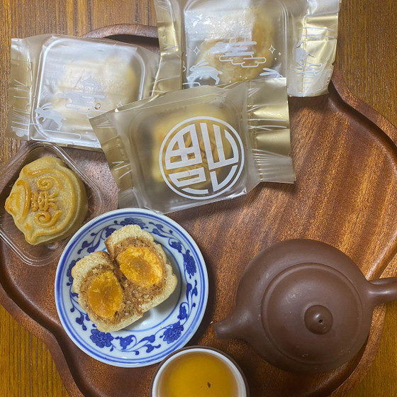 美味しいあひる漬け卵肉月餅！