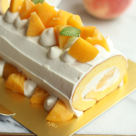 季節フルーツのロールケーキ