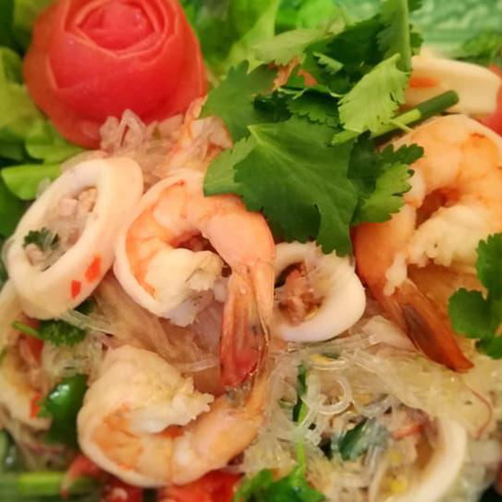 豪華な海鮮ヤムウンセン