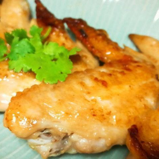 手羽先のナムプラー揚げ