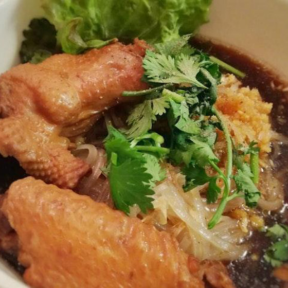 チキン煮込みヌードル