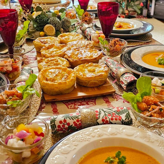 2024年クリスマスメニュー！「マッサマンカレーミートパイ」